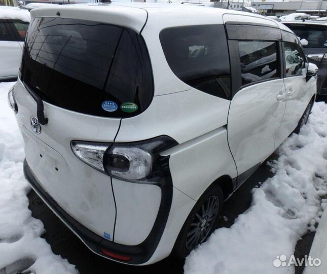 Крепление бампера заднее правое Toyota Sienta