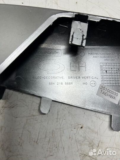 Накладка в салоне левая Renault Latitude L70A