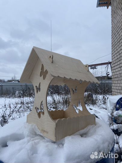 Кормушка для птиц из дерева