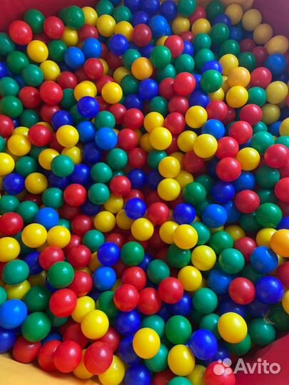 Сухой бассейн с шариками