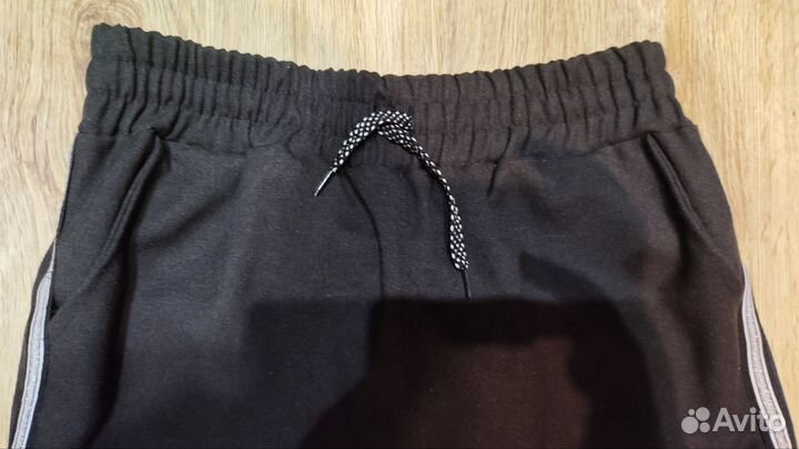 Брюки с лампасами