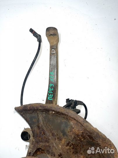 Кулак поворотный передний левый Mercedes W210