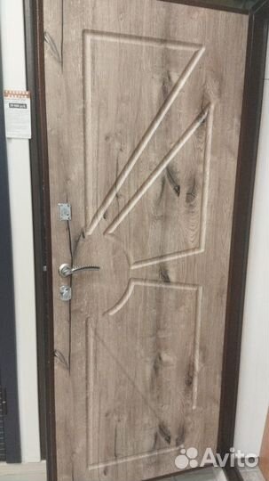 Металлические двери с витрины