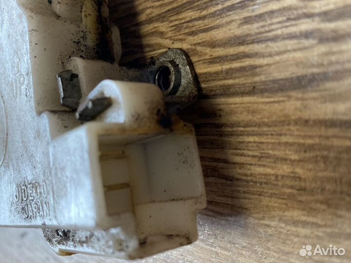 Nissan almera n15 задний правый замок двери