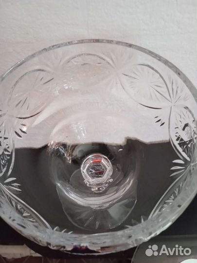 Хрустальная конфетница на ножке