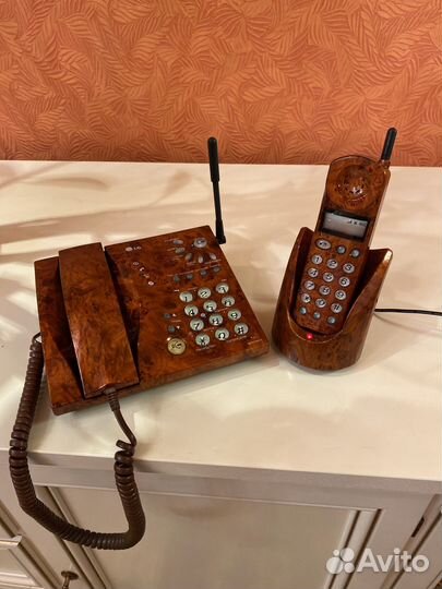 Телефон стационарный с станцией LG