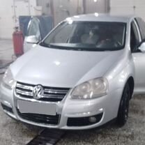 Volkswagen Jetta 1.6 MT, 2008, битый, 200 000 км, с пробегом, цена 200 000 руб.