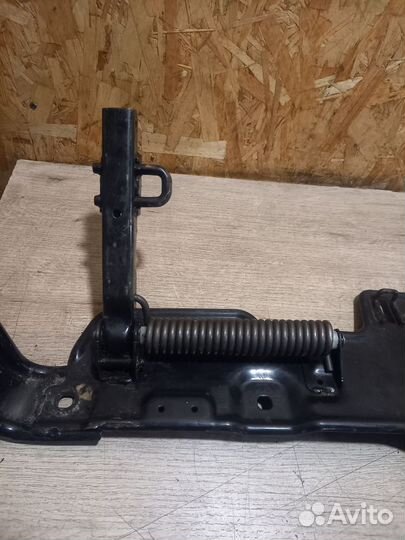 Кронштейн крепления сидений Citroen C-Crosser