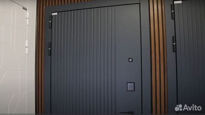 Красивая Входная дверь вертикаль