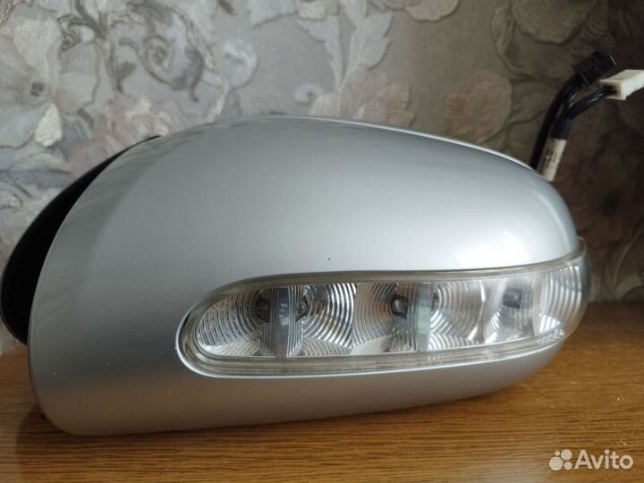 Боковое зеркало на mercedes S220 левое
