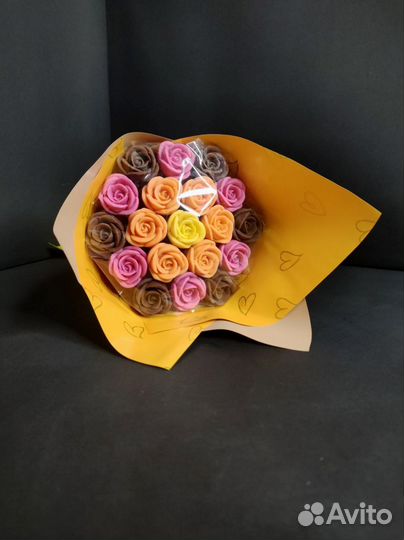 Букет - 19 Роз из Бельгийского Шоколада