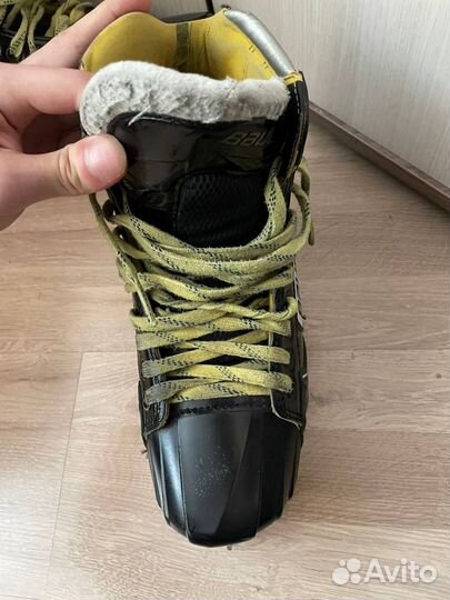 Вратарские хоккейные коньки bauer