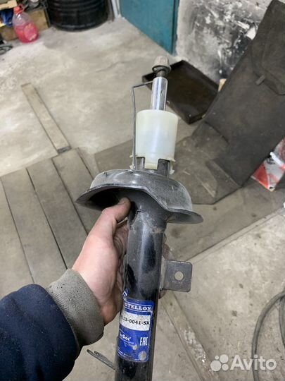 Стойки передние на ford focus 1