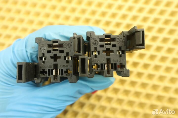 Разъем VAG 4H0937528