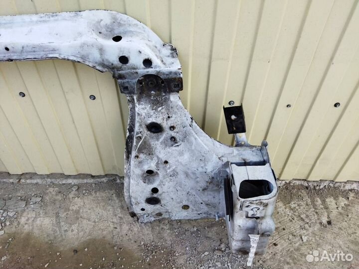 Балка поперечная передняя Land Rover Range Rover