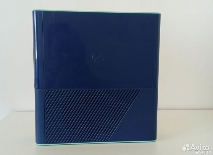 Xbox 360e limited edition + диски