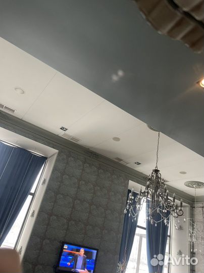 Зеркало в деревянной резной раме стиль Рококо