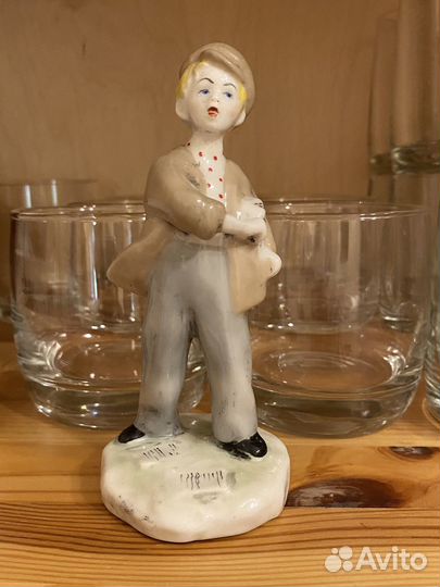 Бронь. Фарфоровая статуэтка 