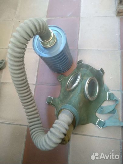 Противогаз, сумка и фильтры СССР