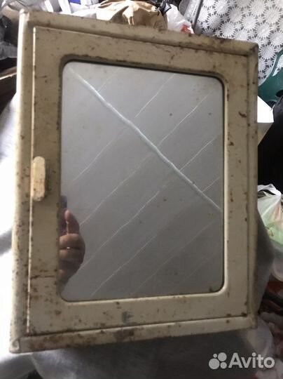 Старинный медицинский шкаф-аптечка 30-40 гг