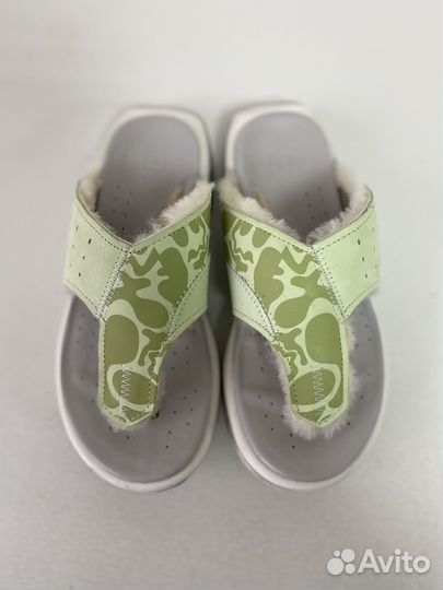 Сандалии/тапочки Deckers от UGG