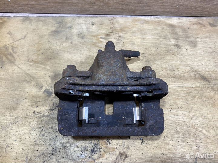 Суппорт задний правый Kia Ceed ED S90