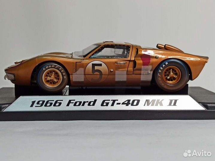 Ford GT 40 MK II #5 Shelby Collectibles 1:18