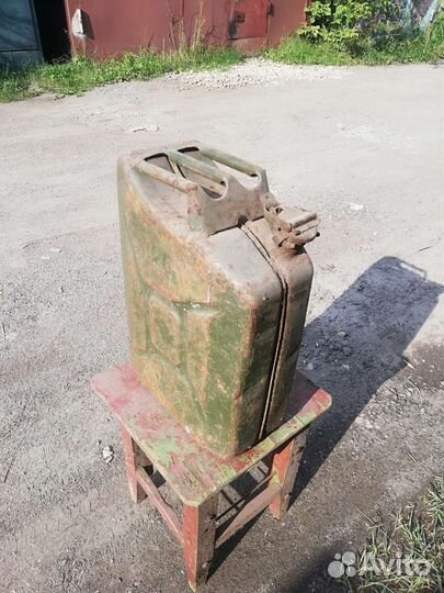 Канистра для бензина 20л