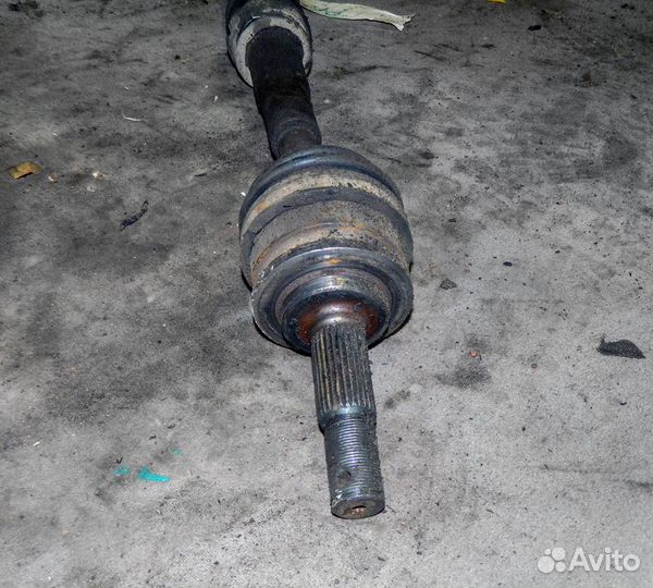 Привод передний правый Nissan Primera P10