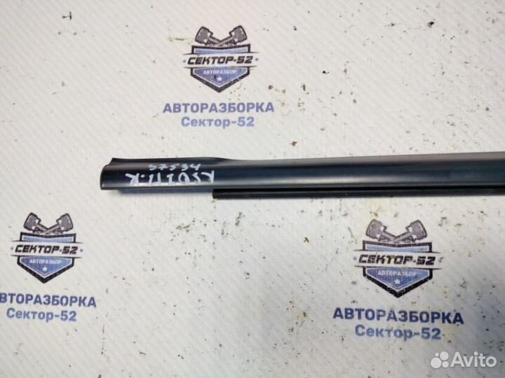 Уплотнитель стекла двери передний Kia Sportage 2