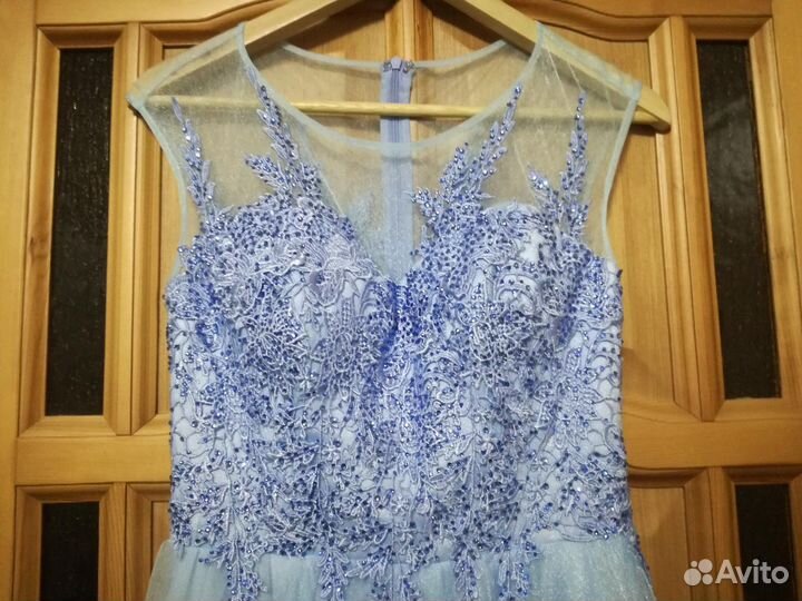 Вечернее платье