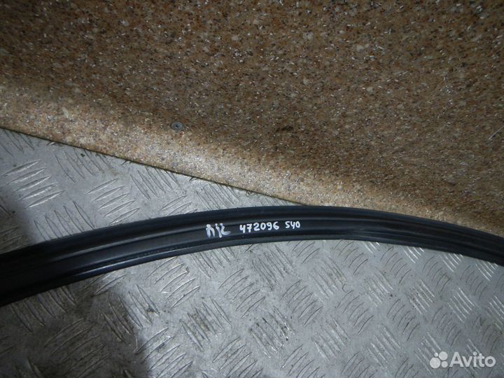 Уплотнитель стекла двери передней правой, Volvo (В