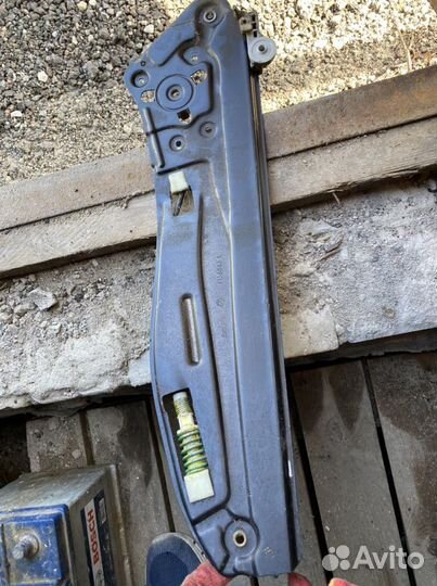 Стеклоподъемник задний левый BMW 7' E65 E66