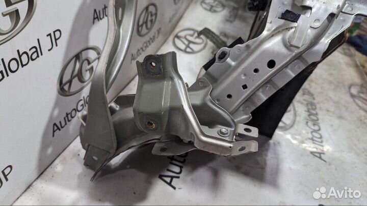 Панель передняя/телевизор (в сборе) Toyota Prius