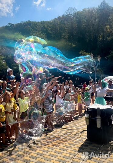 Уличное Массовое Шоу Мыльных Пузырей