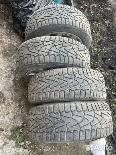 Pirelli Ice Zero 215/50 R17