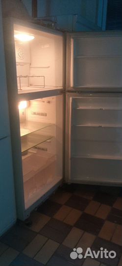 Холодильник бу большой