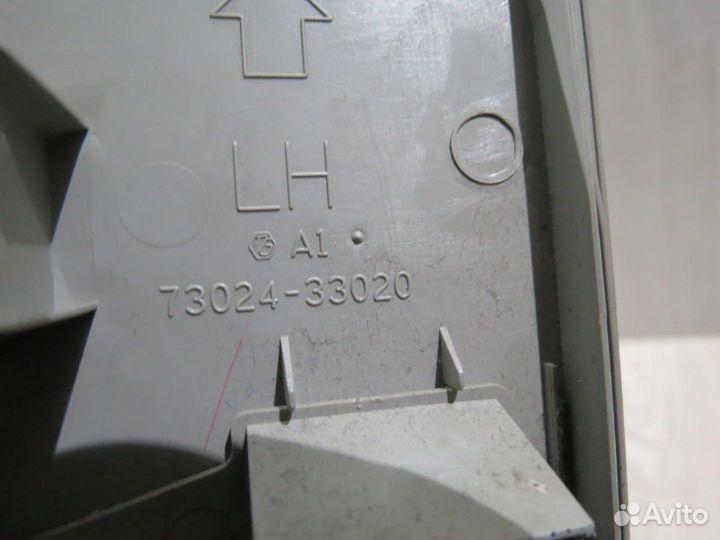 Обшивка центральной стойки Toyota Corolla 150