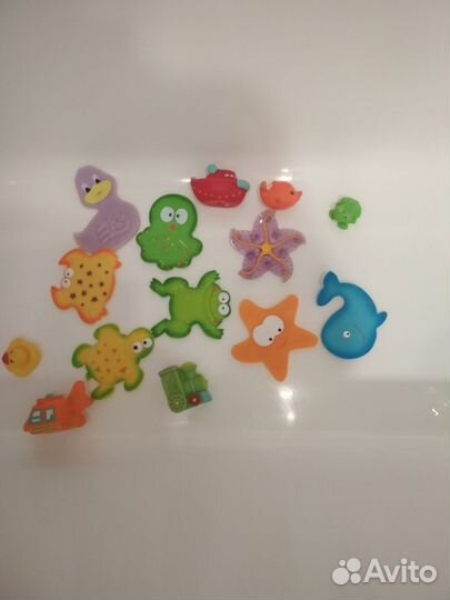 Коврик водяной и игрушки для ванной