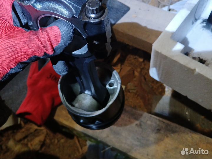 Поршни на мотор 662935 ссанг енг