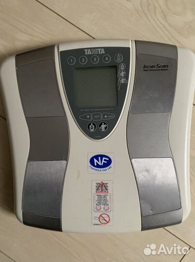 Весы напольные электронные (требуется ремонт)