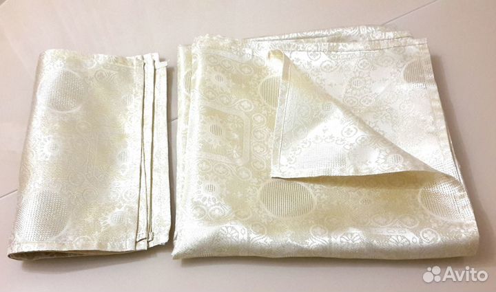 Скатерть золотистая с люрексом + 4 салфетки