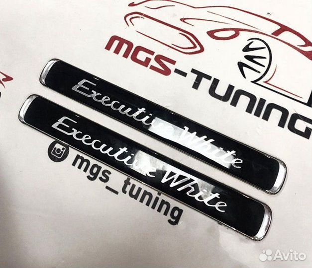 Шильдики Executive White Toyota LC200