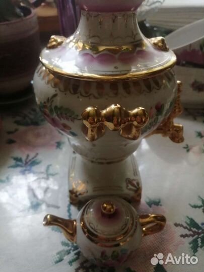 Фарфоровый чайник