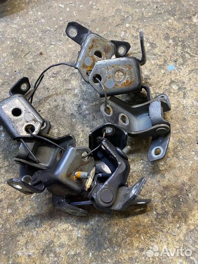 Петля двери Б/У бу