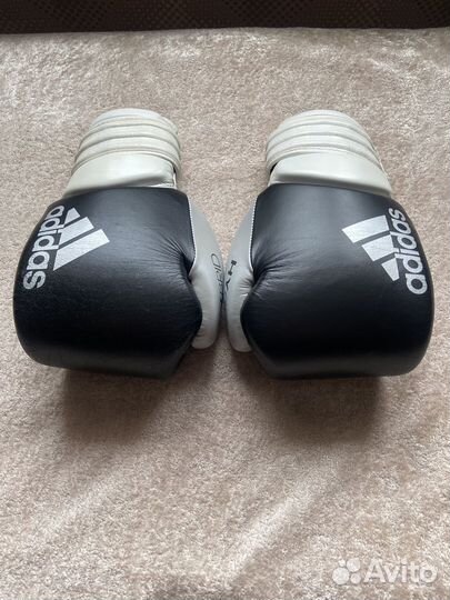Боксерские перчатки adidas hybrid 300