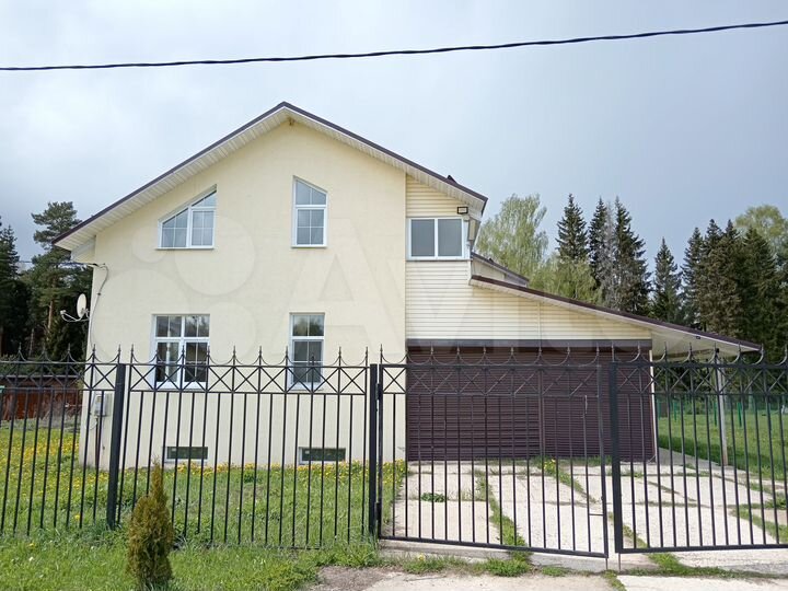 Коттедж 210 м² на участке 16 сот.