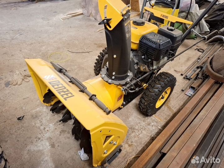 Снегоуборщик бензиновый