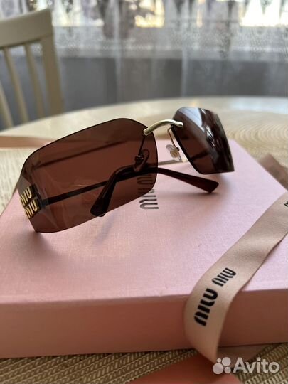 Солнцезащитные очки miu miu