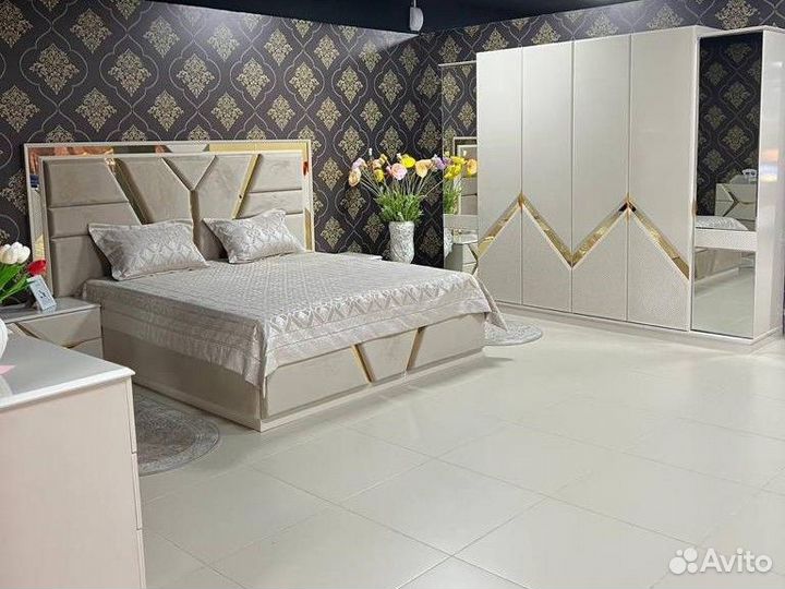 Спальный гарнитур